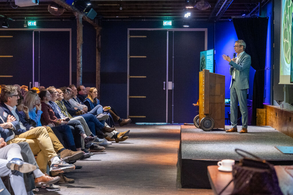 Luc Sels tijdens symposium Brede Welvaart.